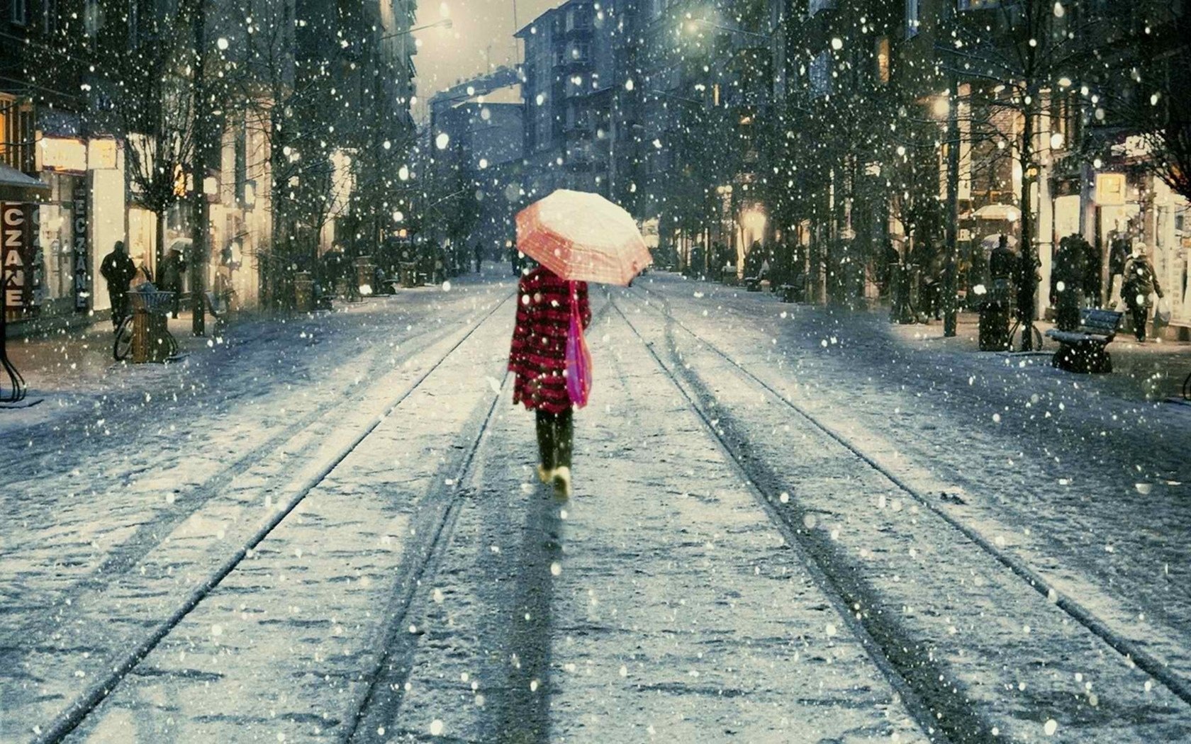 Україну накриють снігопади та дощі: синоптики розповіли, де і коли зіпсується погода на початку тижня