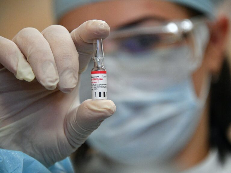 Российскую вакцину от коронавируса “Спутник V“ готовятся  отправить жителям “ДНР“  - today.ua