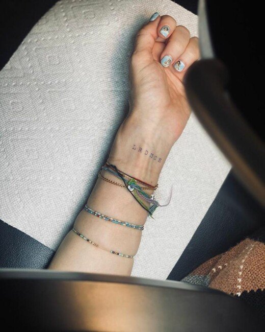 Мадонна в 62 года сделала первую татуировку 