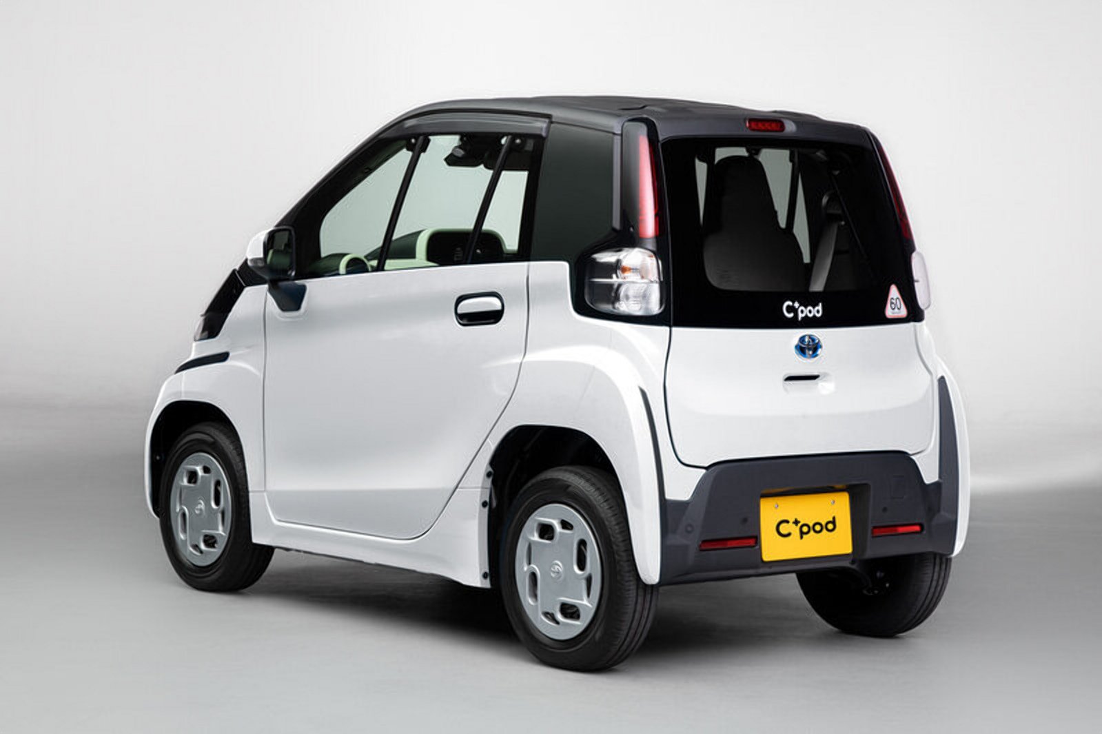 Toyota начала продавать городской электромобиль за 16 000 долларов