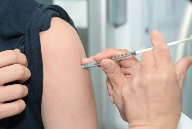 Прививки от коронавируса: академик НАНУ назвал сроки начала вакцинации украинцев - today.ua
