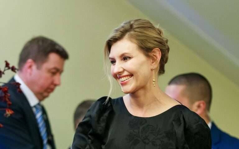 Эксперты вынесли вердикт нарядам Елены Зеленской: костюмы, чтобы спрятаться - today.ua