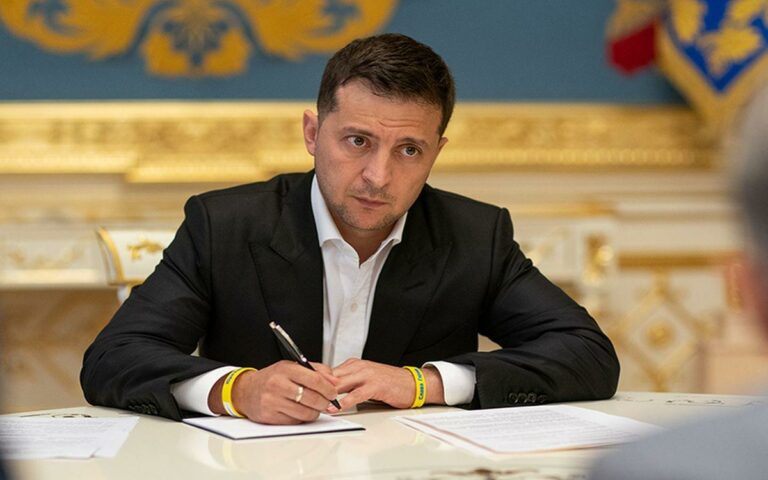 В Україні відновлено кримінальне покарання за недостовірні декларації: Зеленський підписав закон - today.ua