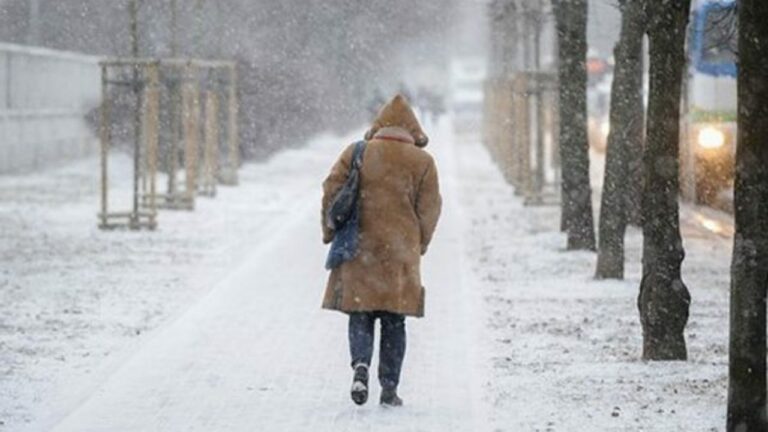 В Україну повернуться снігопади та морози до -18 градусів: синоптики розповіли про зміну погоди після вихідних - today.ua