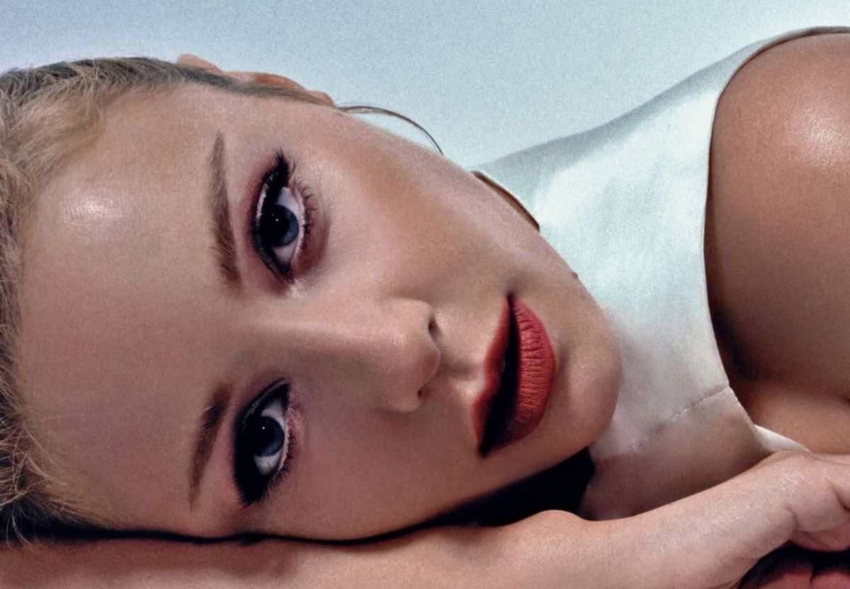 Женщина-вамп: Тина Кароль привлекла внимание в облегающем платье с глубоким декольте - today.ua