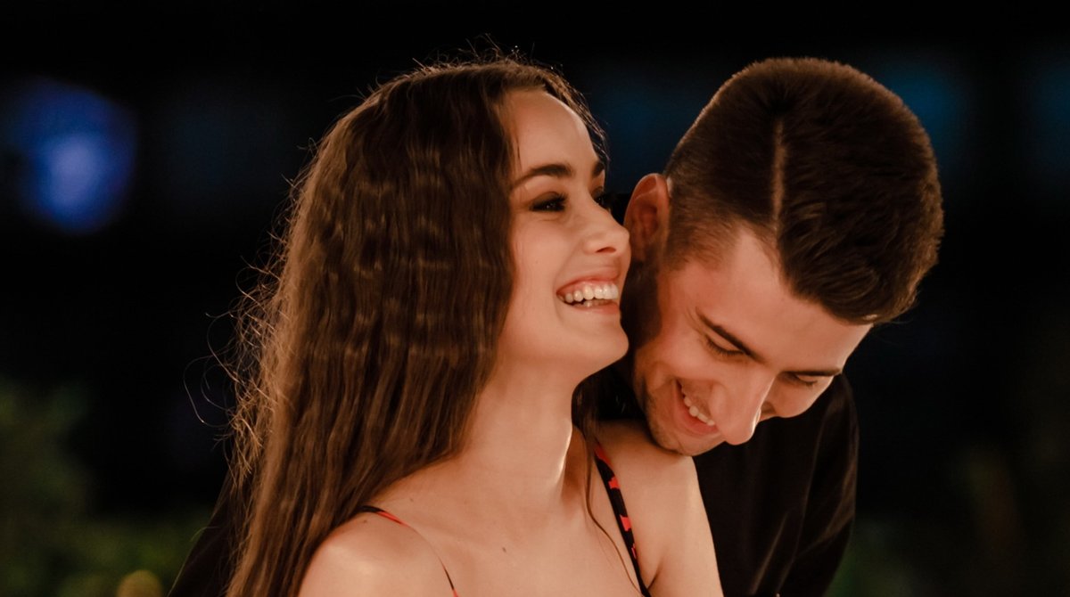 «Холостячка» Ксения Мишина станцевала для любимого в одном полотенце - today.ua