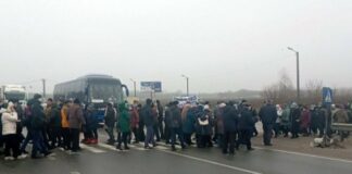 Тарифы на газ вынудили людей перекрыть международную трассу - today.ua