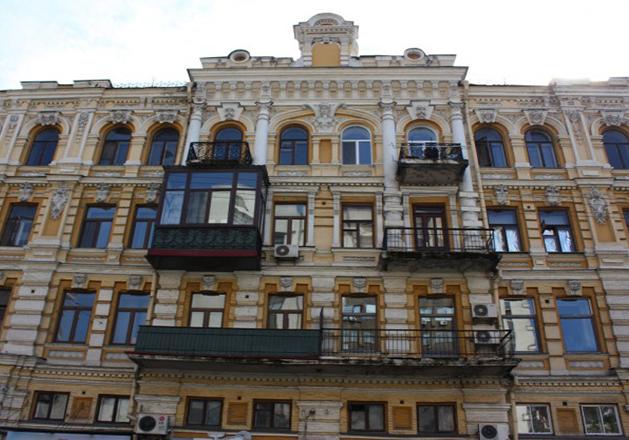 Киевлян начнут штрафовать за утепленные балконы и внешние кондиционеры 