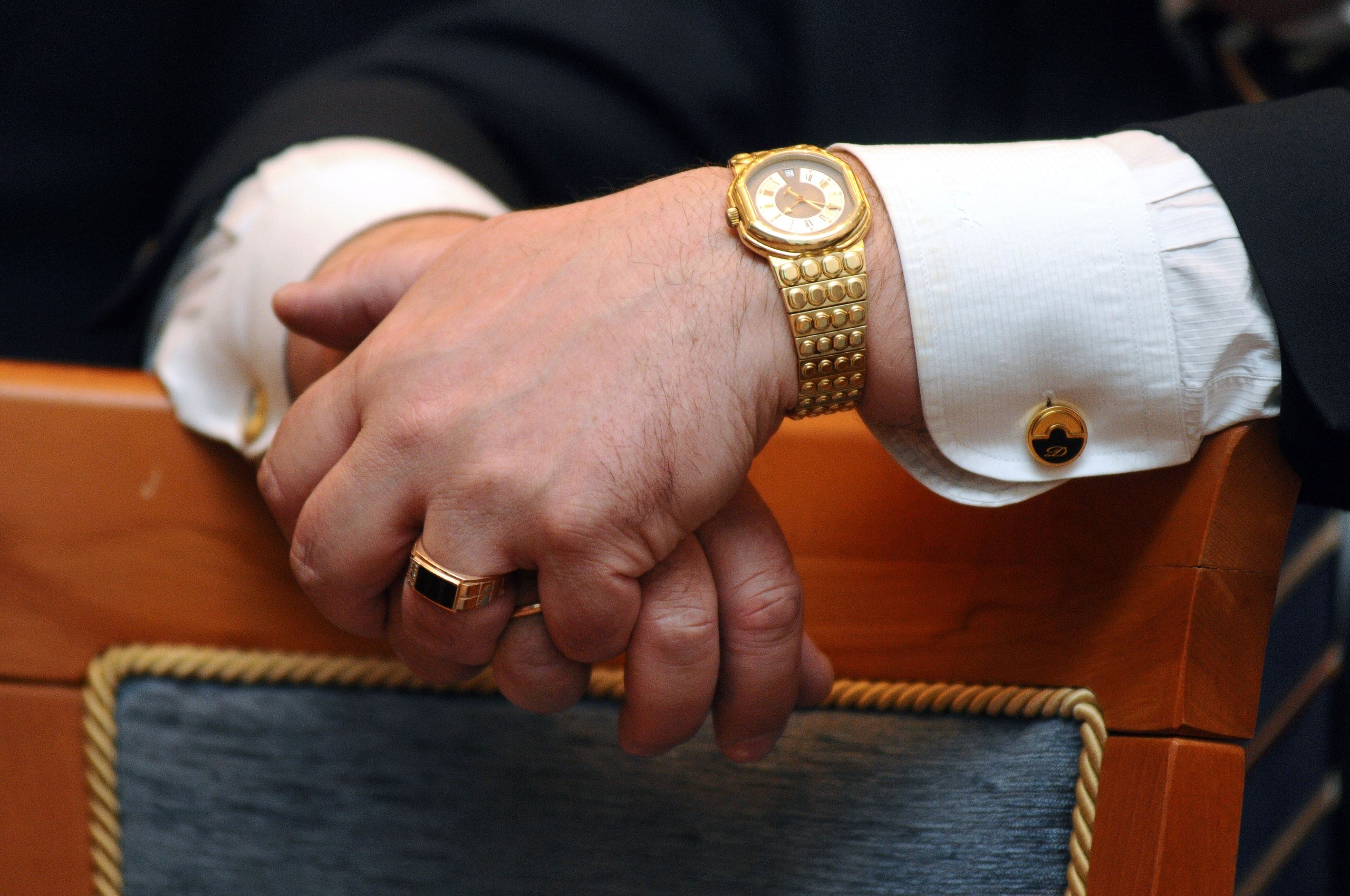 В Украине хотят сократить зарплату госчиновников: сколько будут получать обитатели высоких кабинетов - today.ua