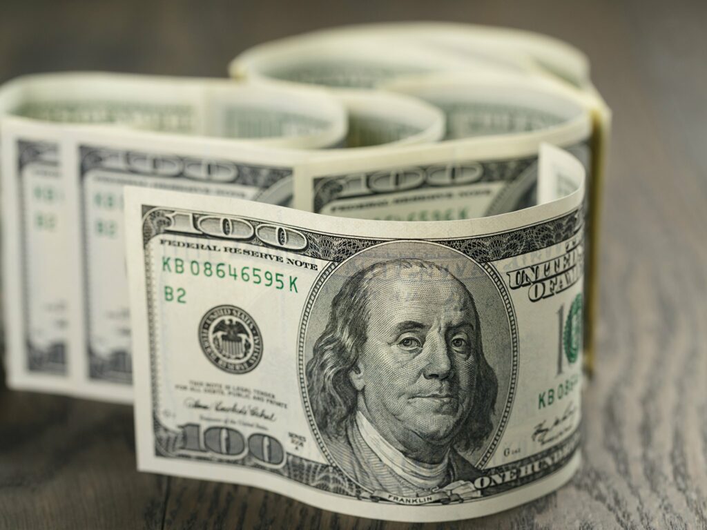 “Градус невизначеності зашкалює“: експерти припускають, що курс долара зростатиме безупинно