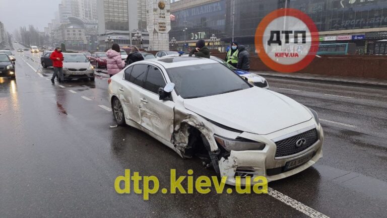 Пьяное ДТП на площади Победы в Киеве: один водитель вывел из строя семь машин - today.ua