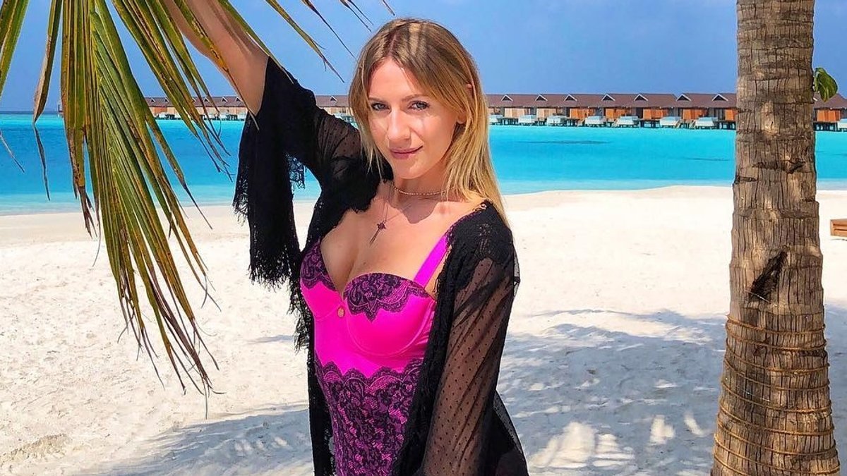 Леся Никитюк на Мальдивах похвасталась стройными ногами: Как модель с плакатов 90-х - today.ua