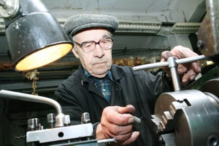 В Украине изменят пенсии работающим пенсионерам: названа дата - today.ua