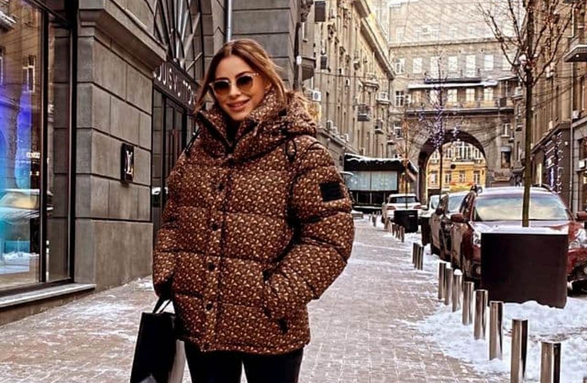 Без шарфа і шапки: Ані Лорак схвилювала вибором наряду для прогулянки по засніженому Києву - today.ua