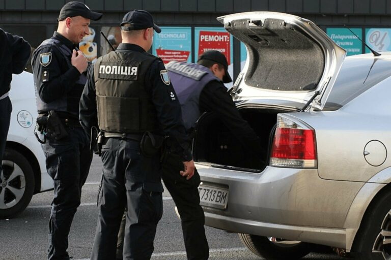 Полиция рассказала водителям про поверхностный осмотр автомобилей - today.ua