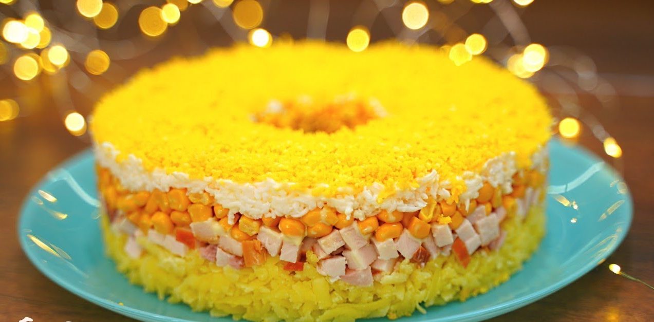 Салат з копченою грудкою на Різдво: рецепт смачної святкової закуски