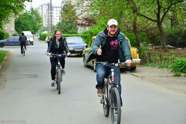 В Ивано-Франковске автомобилистов попросили пересесть на велосипеды - today.ua