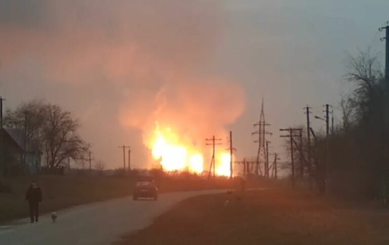Взрыв магистрального газопровода: огонь удалось погасить, но СБУ пока молчит - today.ua