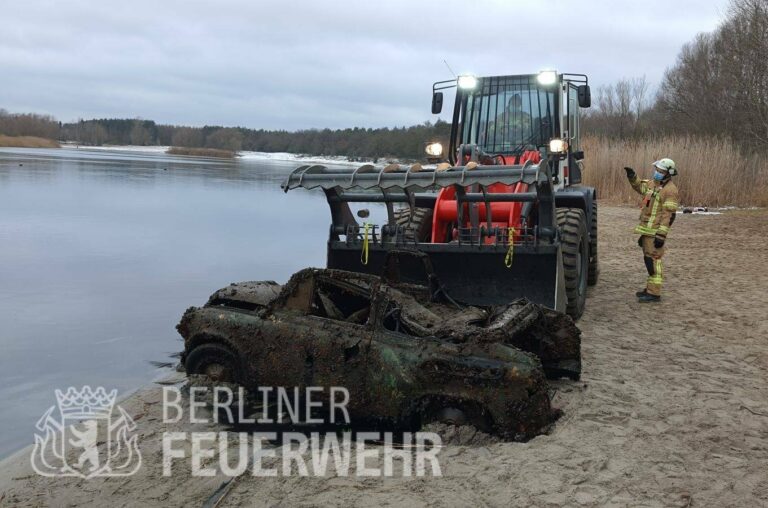 У Німеччині з дна озера підняли старий «Запорожець» - today.ua