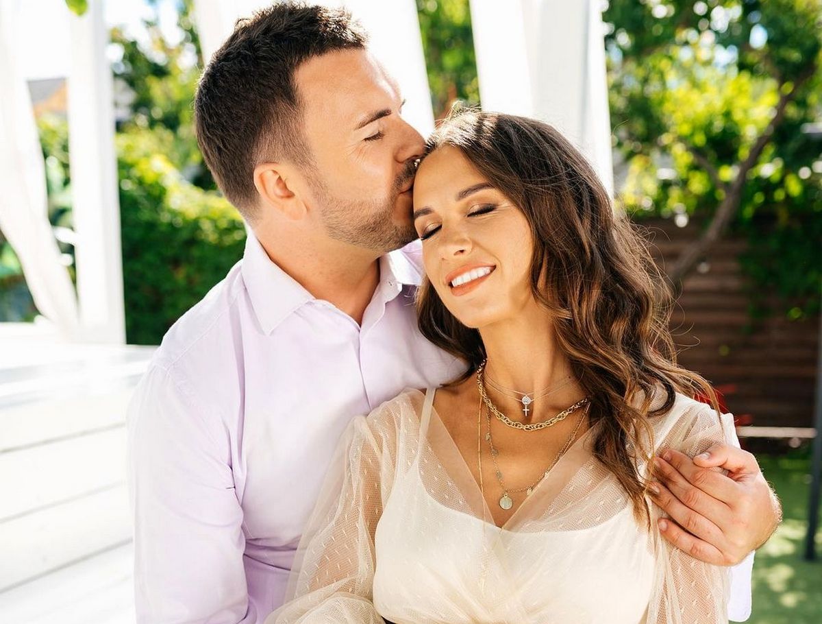 В лосинах і топі: Дружина Решетника показала, як виглядає після пологів - today.ua