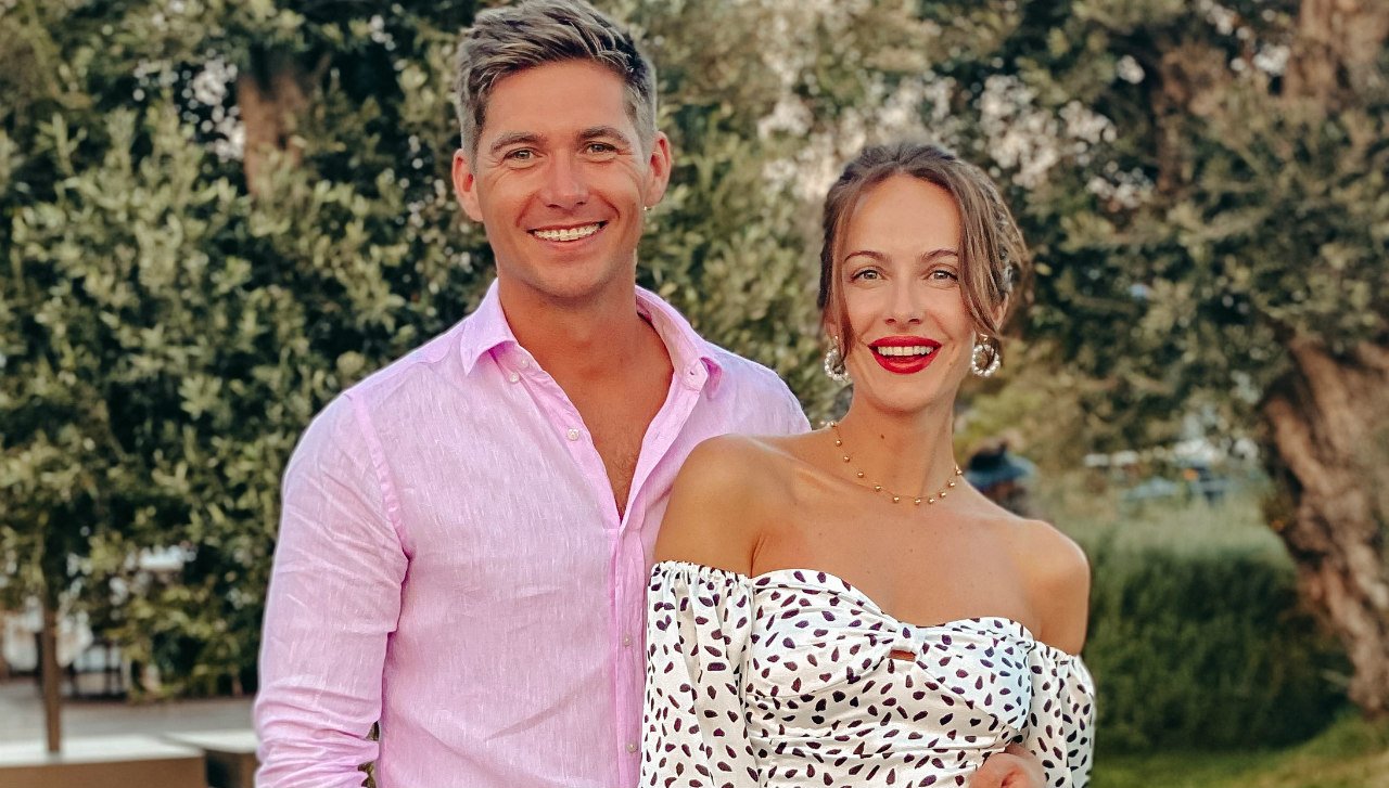 Дружина Володимира Остапчука сміливим фото показала лінії від засмаги - today.ua