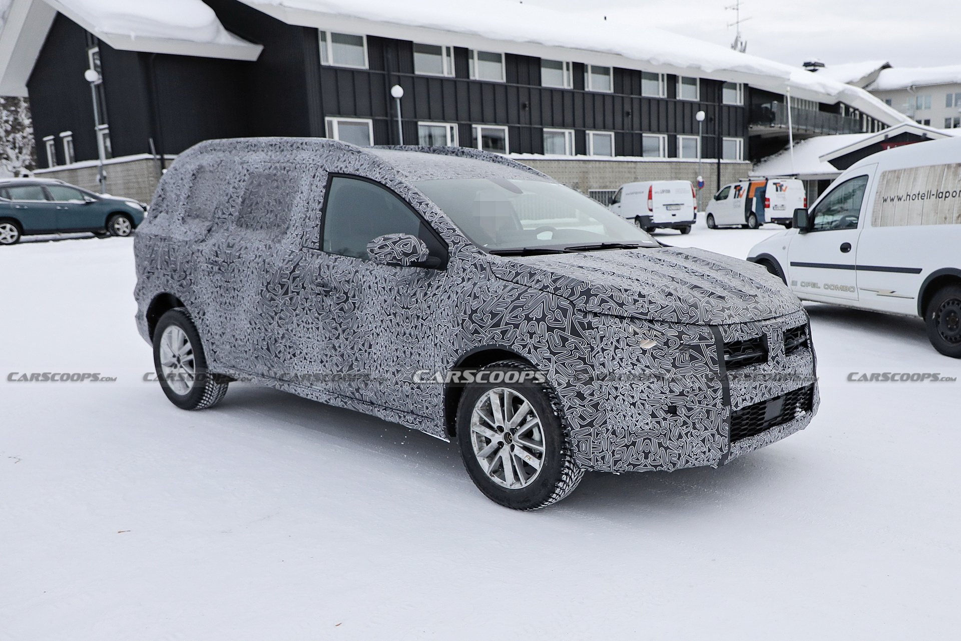 Новый универсал Dacia Logan заметили на тестах