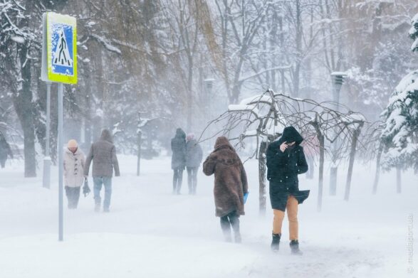 Снегопады, гололед и температура до - 10 градусов: синоптики назвали области Украины, в которых разгуляется циклон - today.ua