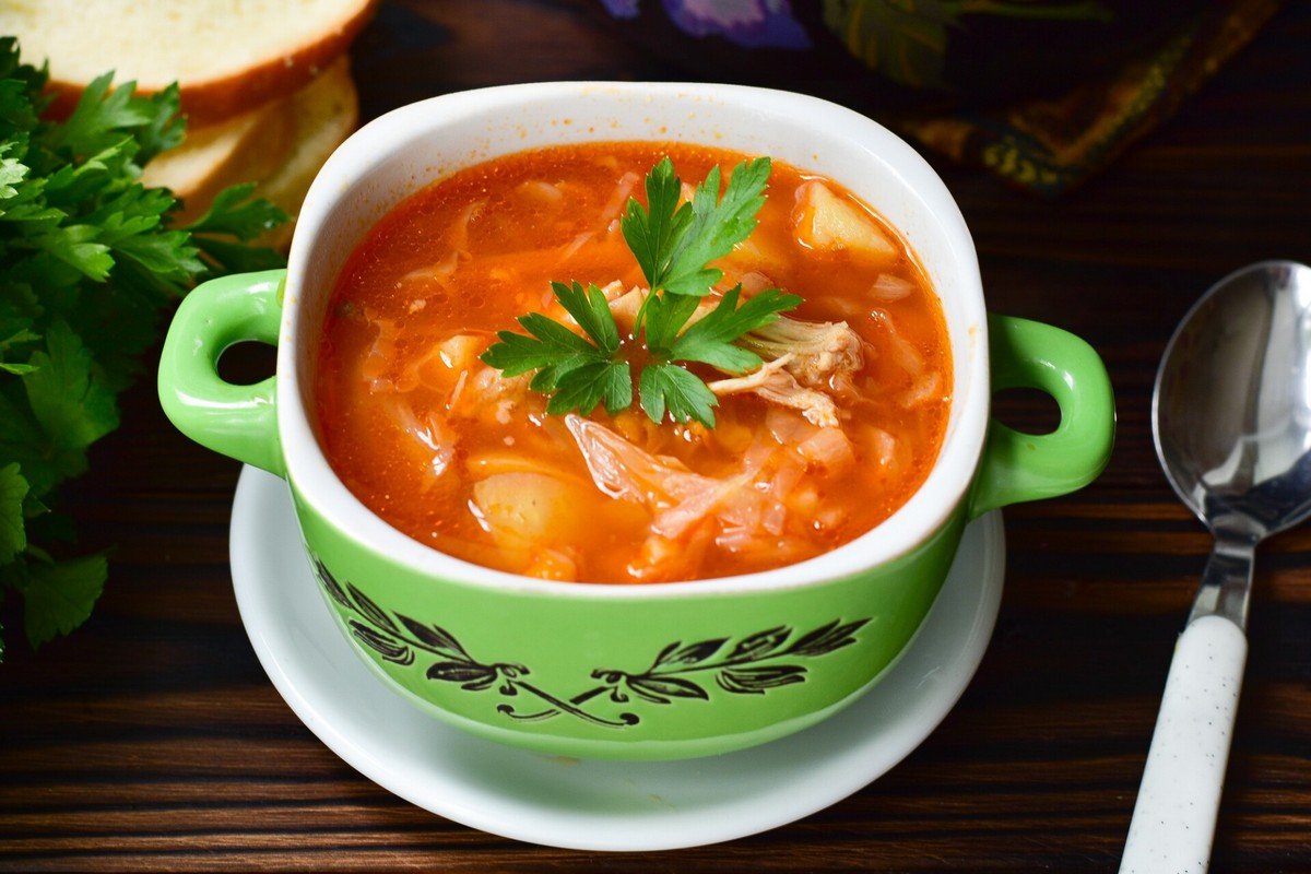 Настоящий украинский борщ на свиных ребрах: рецепт от победителя «МастерШеф»