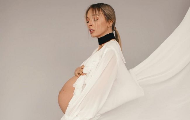 Василіса Фролова на 9-му місяці вагітності розсекретила батька своєї майбутньої дитини