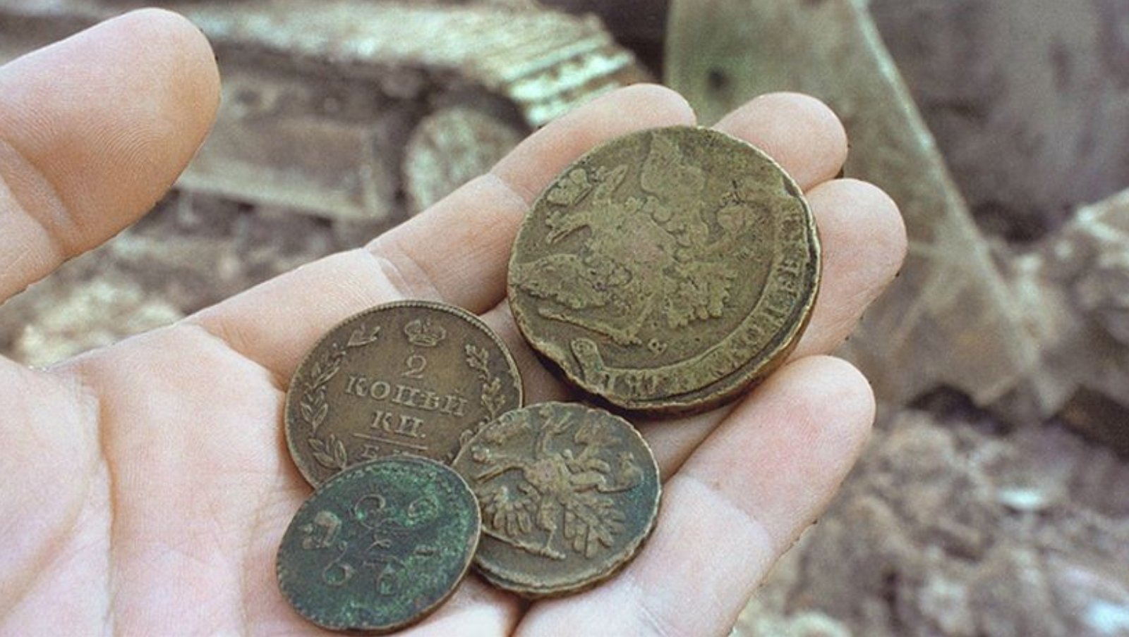 Раскопки старинных монет