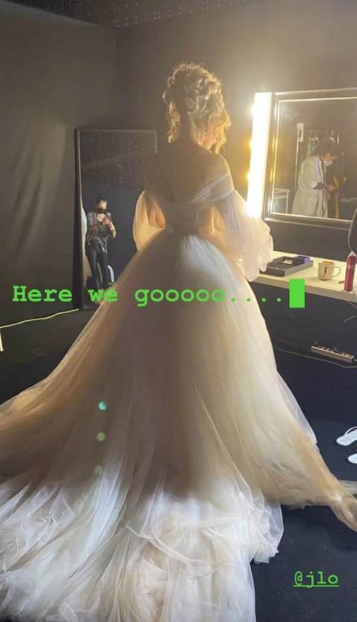 “Весілля по зальоту“: Дженніфер Лопес показала фото в красивій весільній сукні