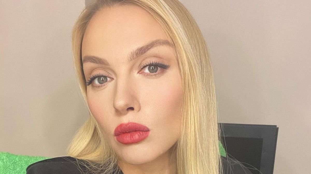 Оля Полякова показала, як обвалилася стеля в її квартирі у центрі Києва - today.ua