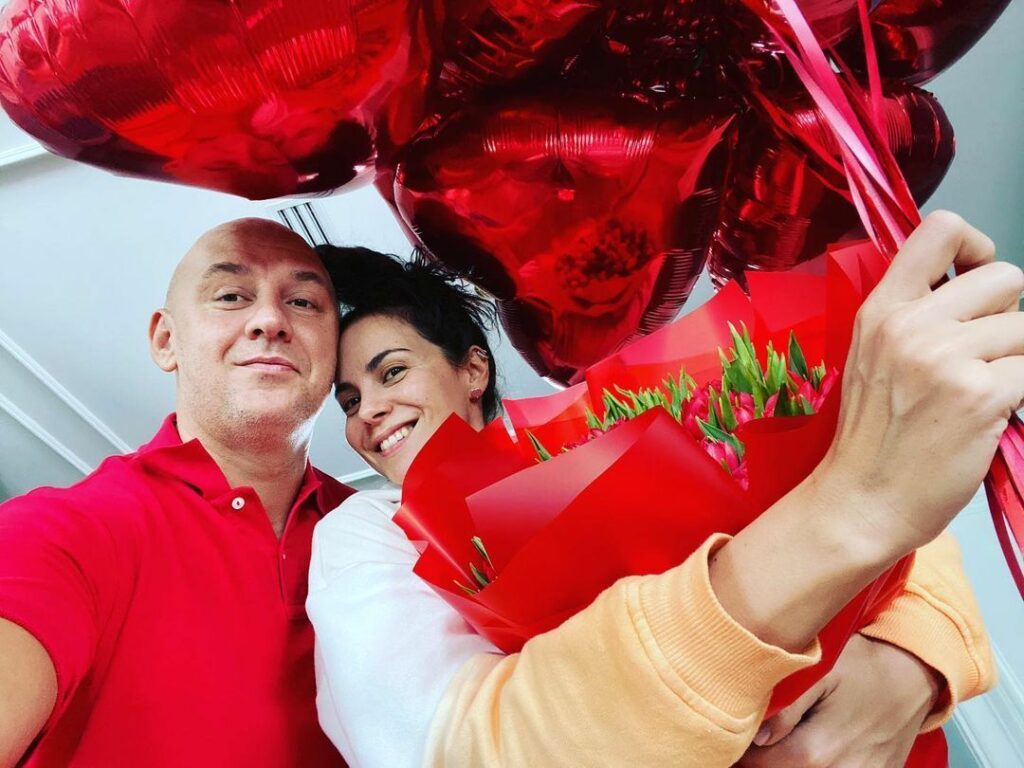 Настя Каменських похвалилася милими подарунками від Потапа на День закоханих