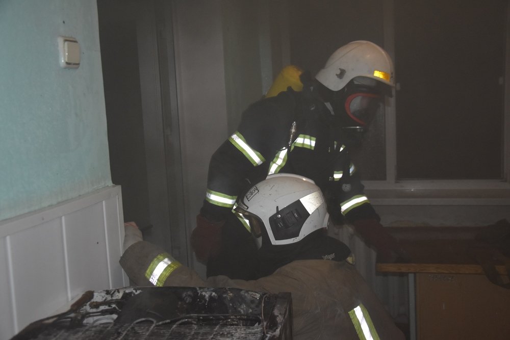 Нічна пожежа у пологовому будинку: в Одесі довелося терміново евакуювати немовлят і породіль