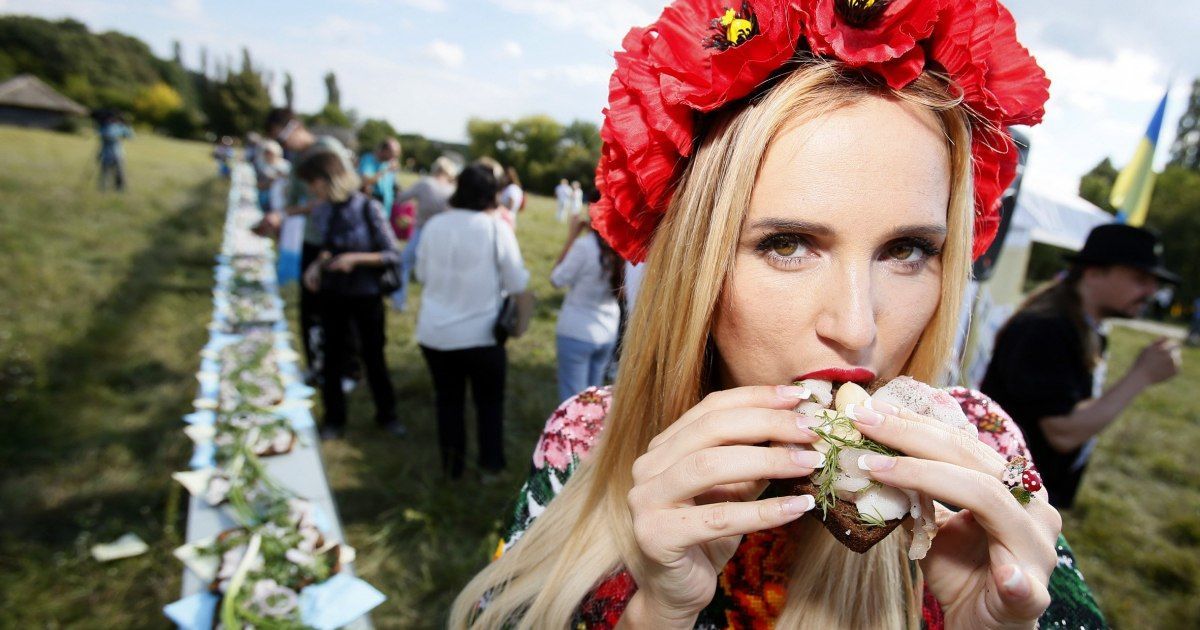 Сало, без якого життя буде пісним: медики розповіли, чому жінкам його потрібно їсти