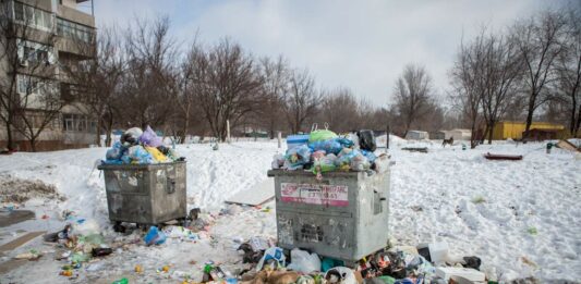 У Києві перестали вивозити сміття: комунальники розповіли, у чому справа - today.ua