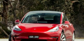 Tesla почала продавати свої електромобілі за біткоїни - today.ua