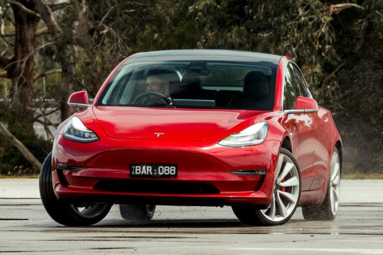 Tesla может отозвать 416 000 электромобилей  - today.ua