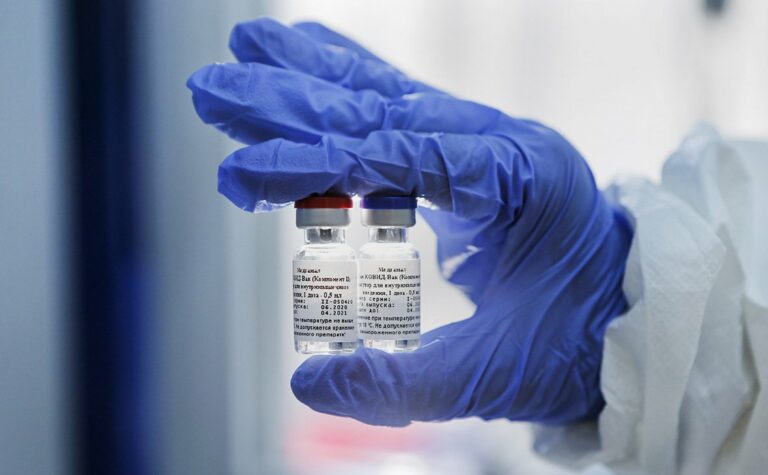 Російська вакцина від коронавірусу в Україні заборонена офіційно - today.ua