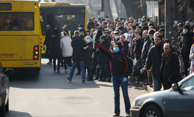 У Києві дозволили перевозити стоячих пасажирів у громадському транспорті - today.ua