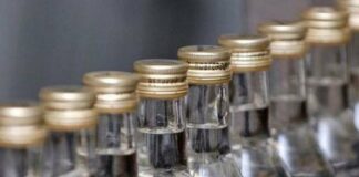 Змішували спирт з водою: у Харкові викрили підпільний завод з виготовлення алкоголю - today.ua
