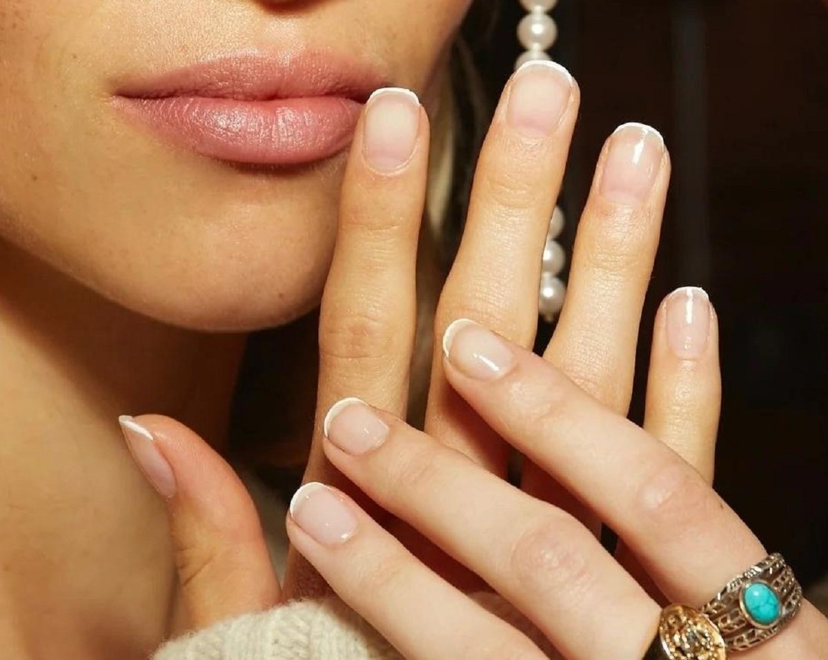 Микрофренч – самый популярный маникюрный бьюти-тренд марта 2021 - today.ua