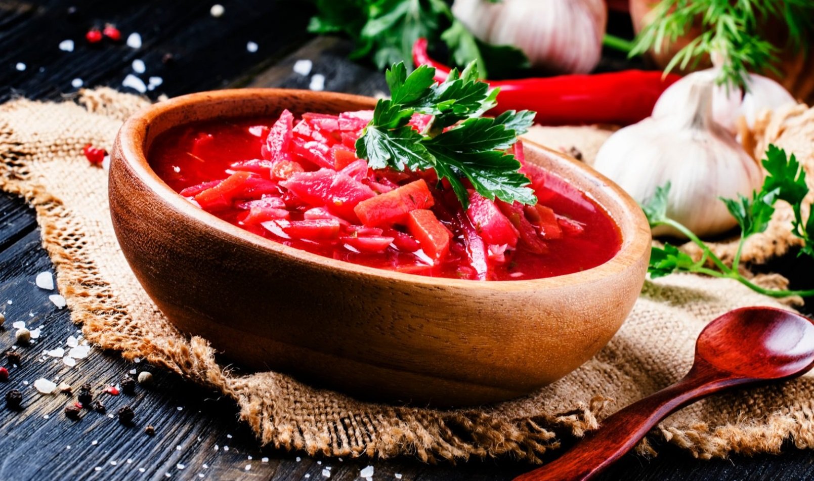Червоний борщ з грибами та м'ясом - секрети приготування смачного і ситного обіду