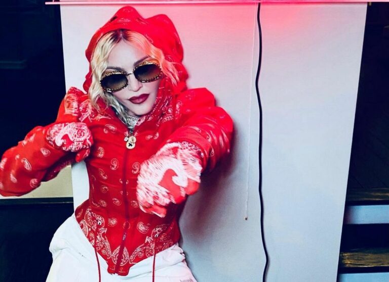 “Бабуля отжигает“: Мадонна в сетчатых колготках показала откровенные фото из своей спальни - today.ua