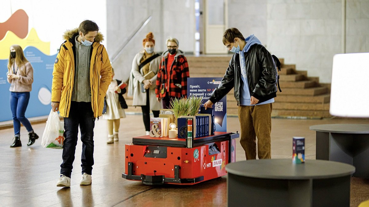 "Новая почта" выпустила первого в мире робота-библиотекаря