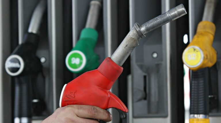 Ціни на паливо зростуть: чому в Україні дорожчає бензин і дизпаливо - today.ua