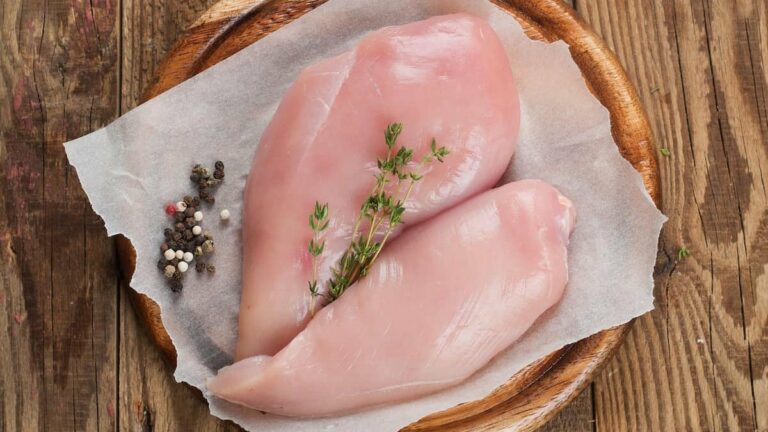 В Україні можуть заборонити продаж курячого м'яса через використання кормових добавок - today.ua