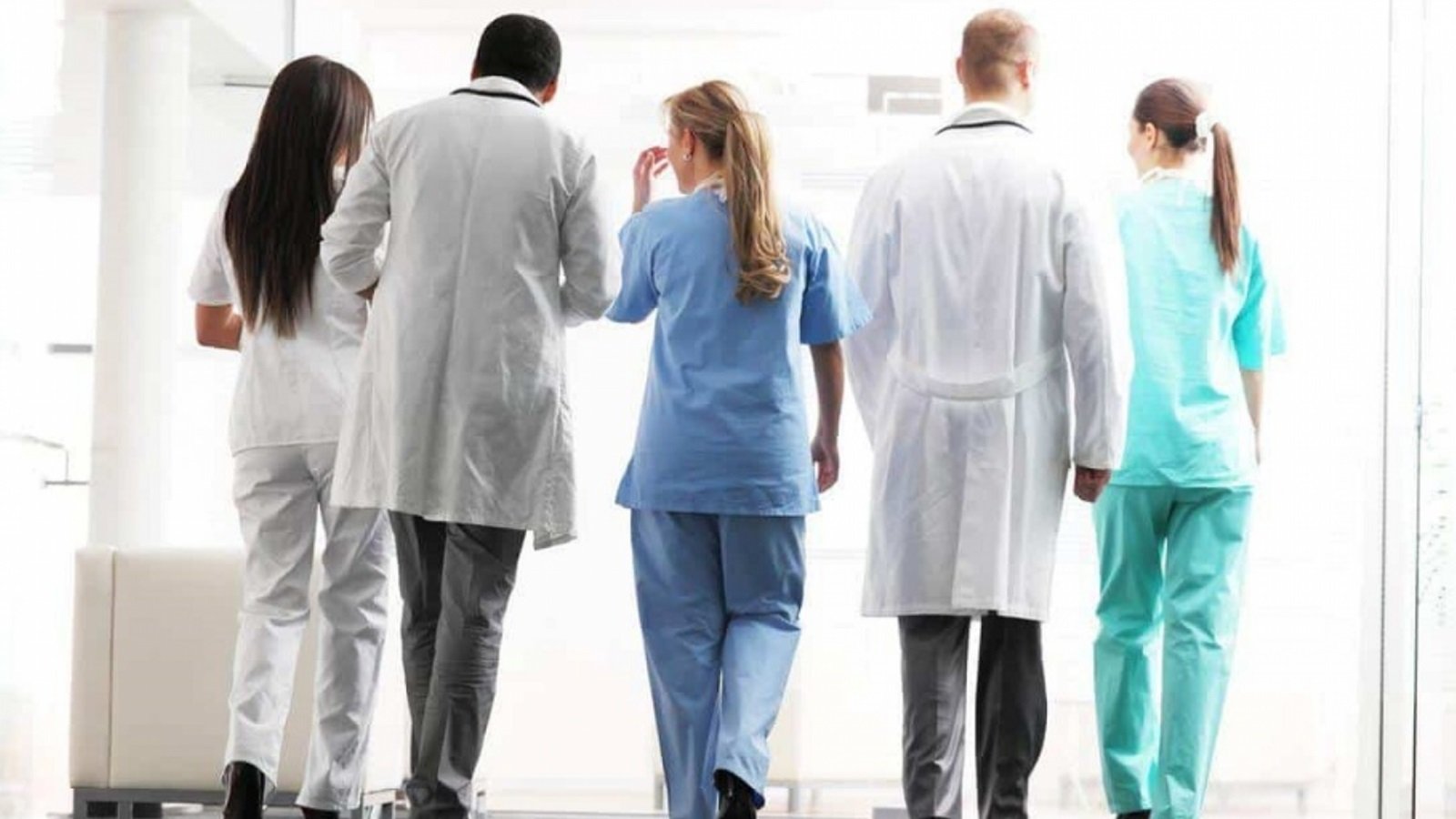 Более 66 тысяч врачей и медработников уехало из Украины за последний год – Центр Разумкова