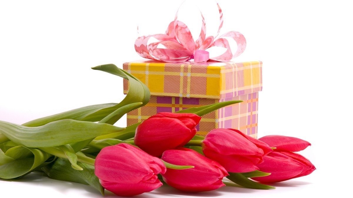 Подарунки на 8 березня за знаком Зодіаку: від яких презентів жінки будуть в захваті