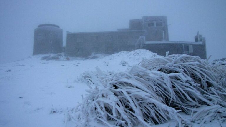 В Карпаты вернулась зима: на ряд областей Украины обрушились снегопады и сильные морозы - today.ua